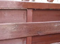 olejowanie zapobiega degradacji drewna w ogrodzie